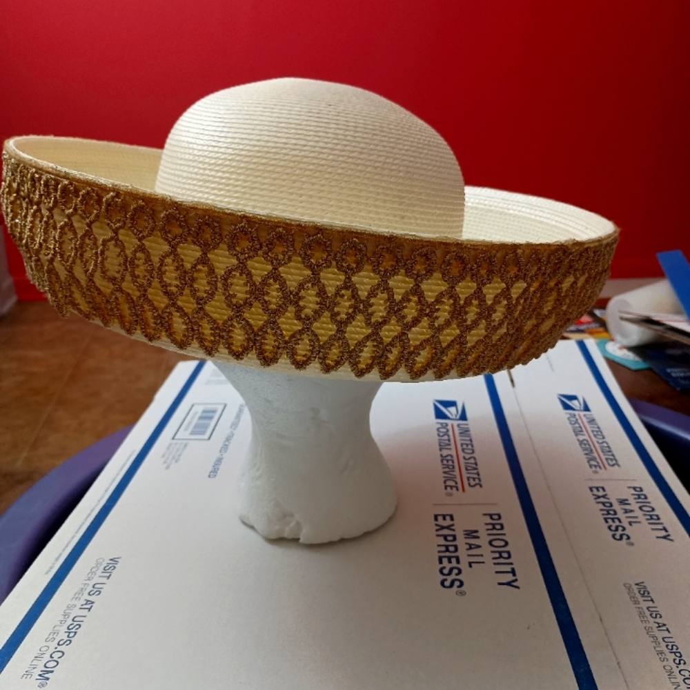 Designer Mr Hi's Classic Straw  Hat w  satin Gold decor band.  1Sz $34 +Free hat